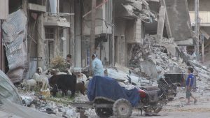 Civili în Daraya în timpul asediului când nu intrau alimente. Acum au fost toti expulzati de acolo. Foto cedată de Consiliul Local din Daraya.